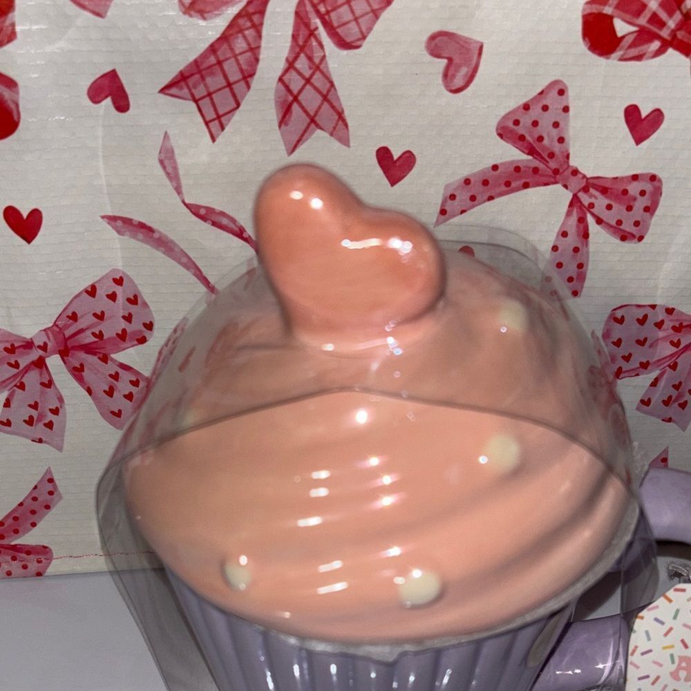 HEART CUPCAKE MUG - Picture 2 of 5